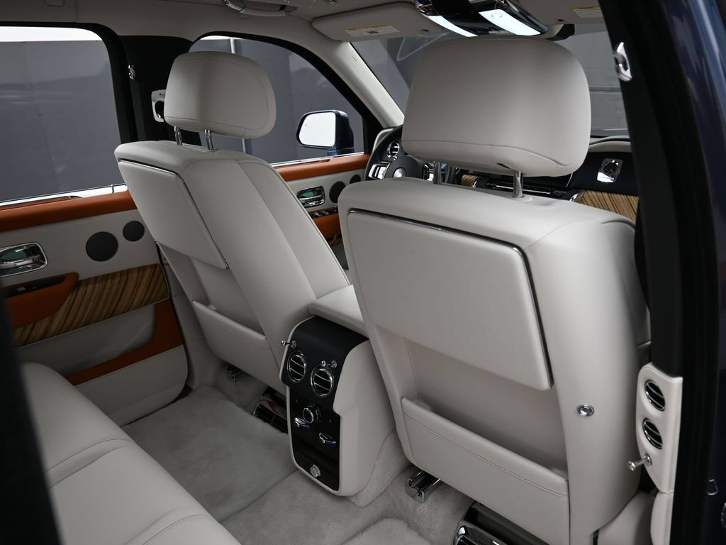 Certified 2024 Rolls-Royce Cullinan AWD/4WD image 29