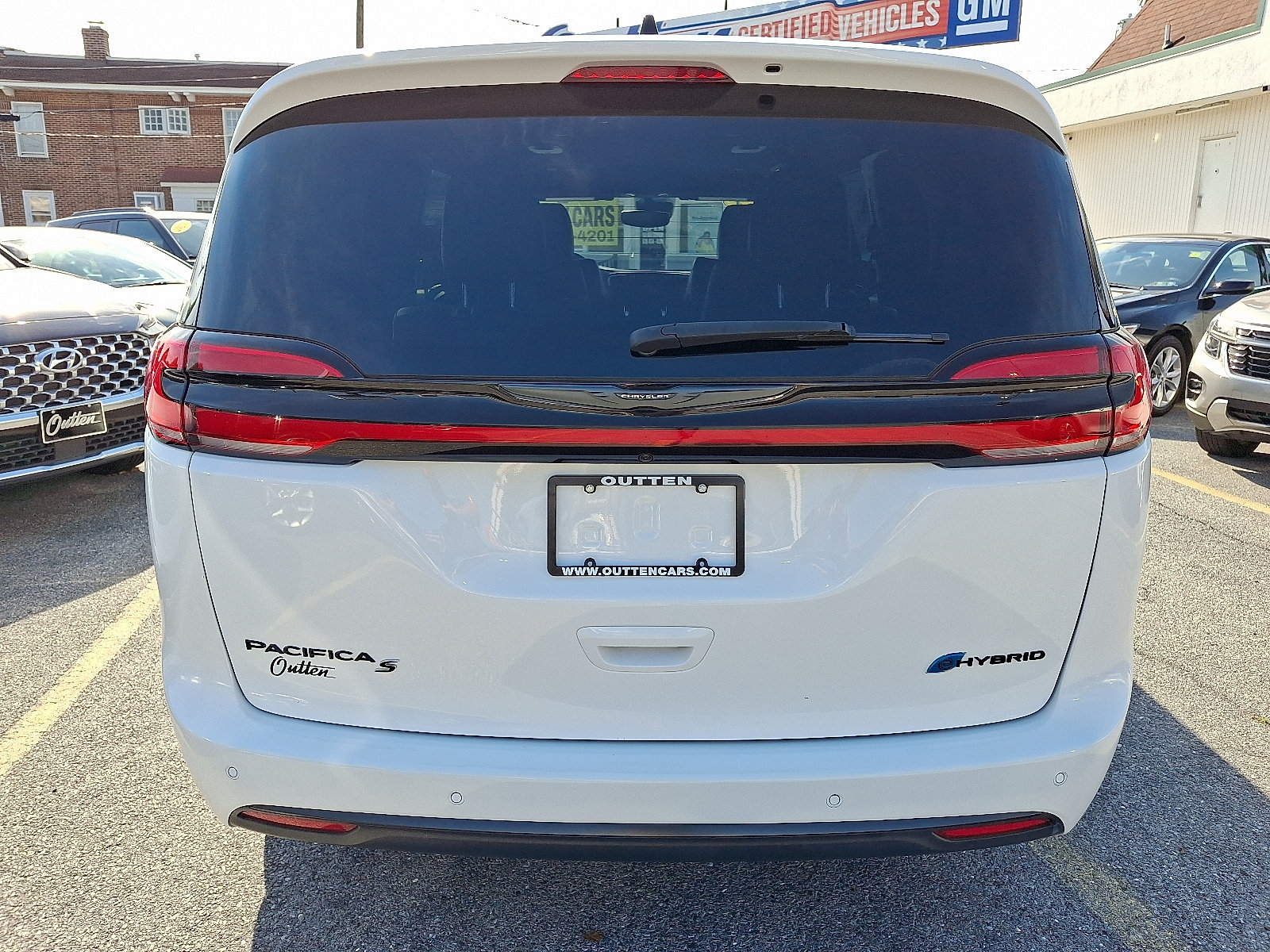 Used 2024 Chrysler Pacifica Limited FWD image 3