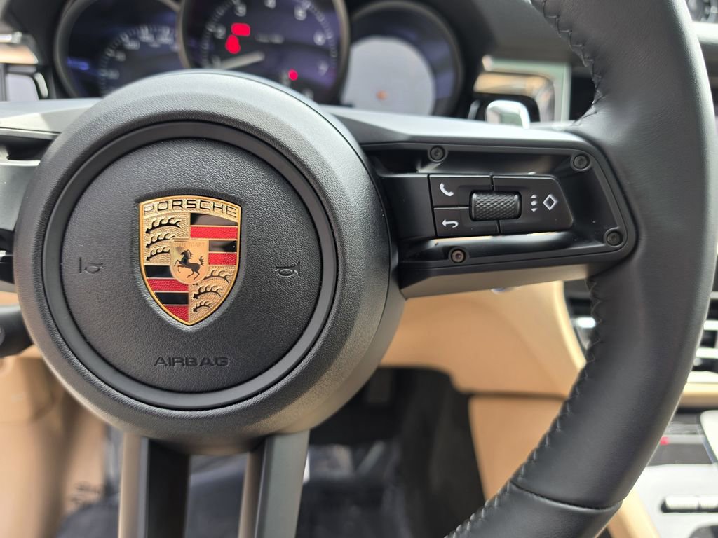 Certified 2025 Porsche Macan image 28