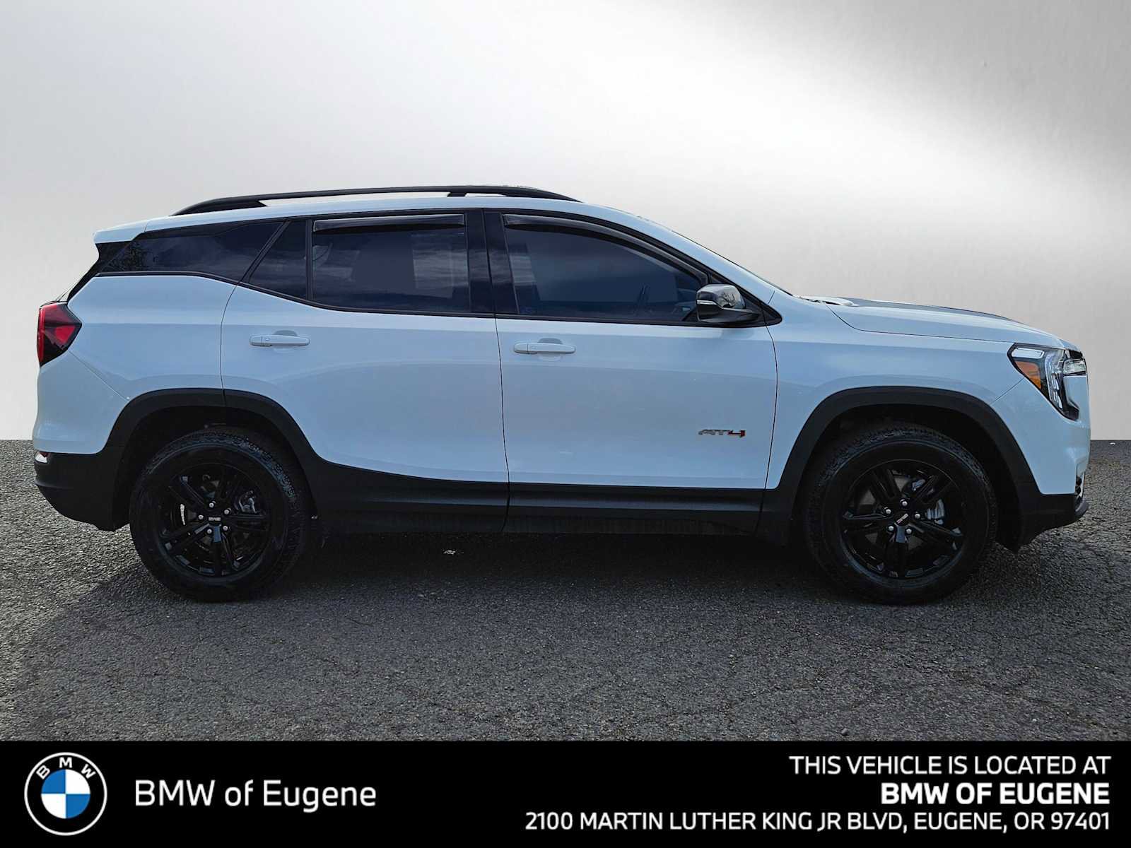 Used 2023 GMC Terrain AT4 image 3