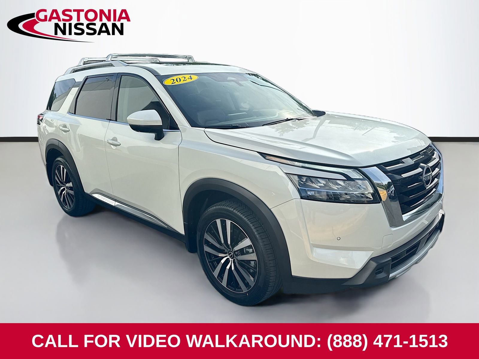Used 2024 Nissan Pathfinder Platinum image 1