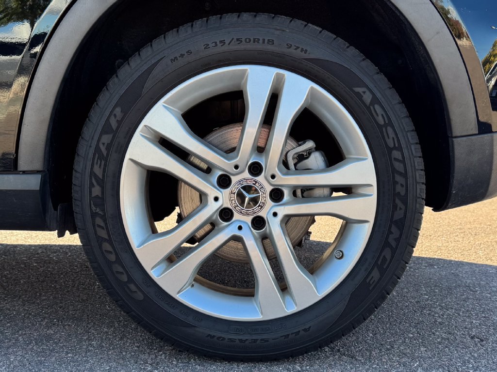 Used 2020 Mercedes-Benz GLA 250 4MATIC w/ Premium Package image 13