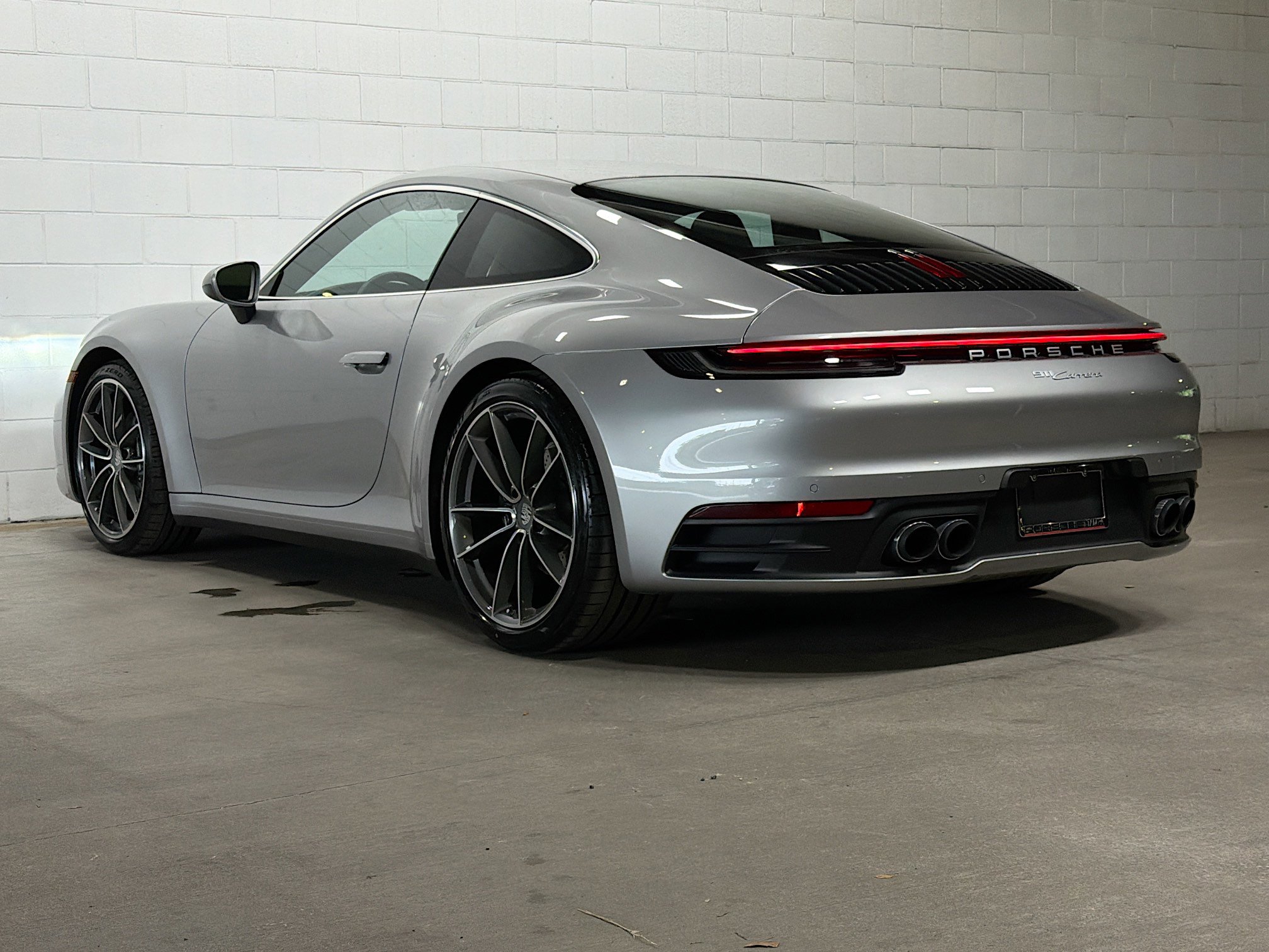 Used 2024 Porsche 911 Carrera RWD image 3