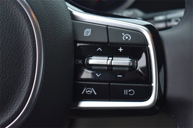 Certified 2024 Kia Carnival LX image 26