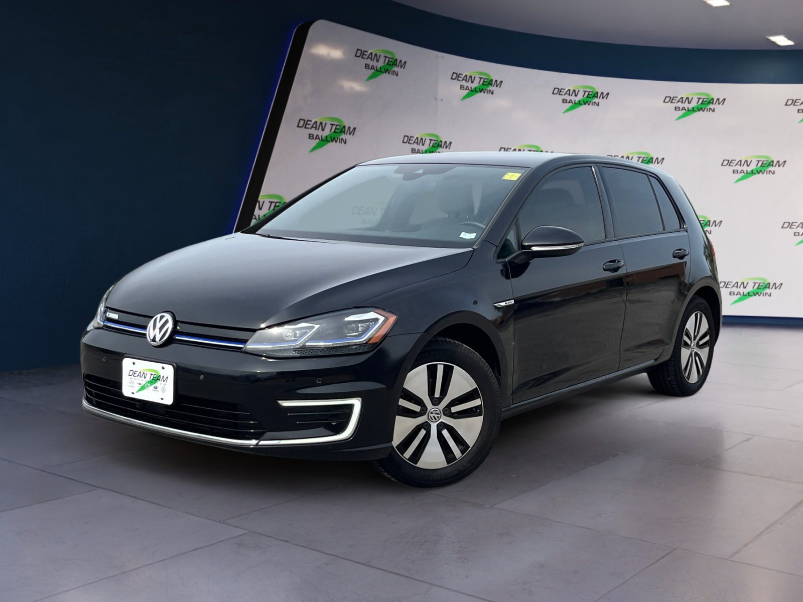 Used 2019 Volkswagen e-Golf SEL Premium image 3