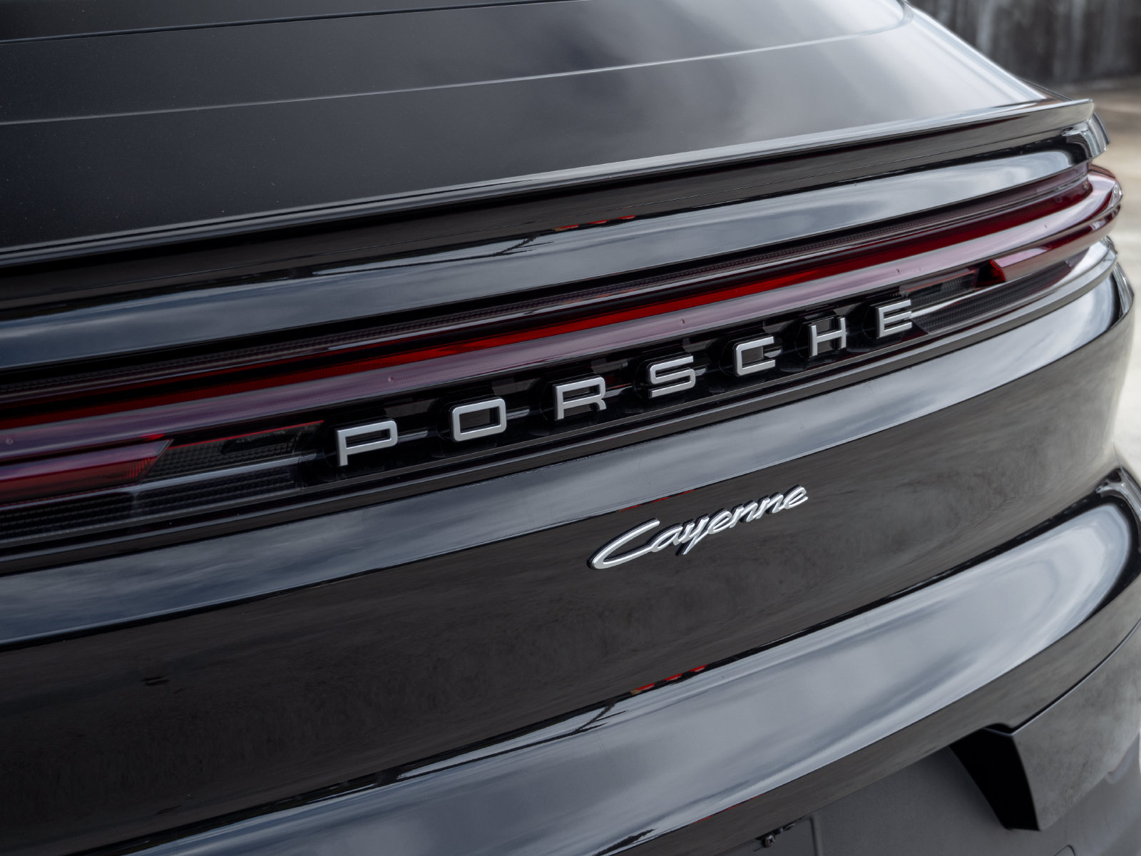 Certified 2025 Porsche Cayenne E-Hybrid Coupe w/ Premium Package Plus AWD/4WD image 20