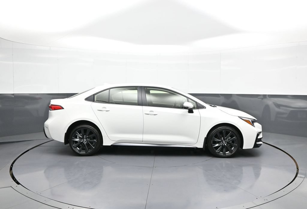 Certified 2026 Toyota Corolla SE FWD image 5