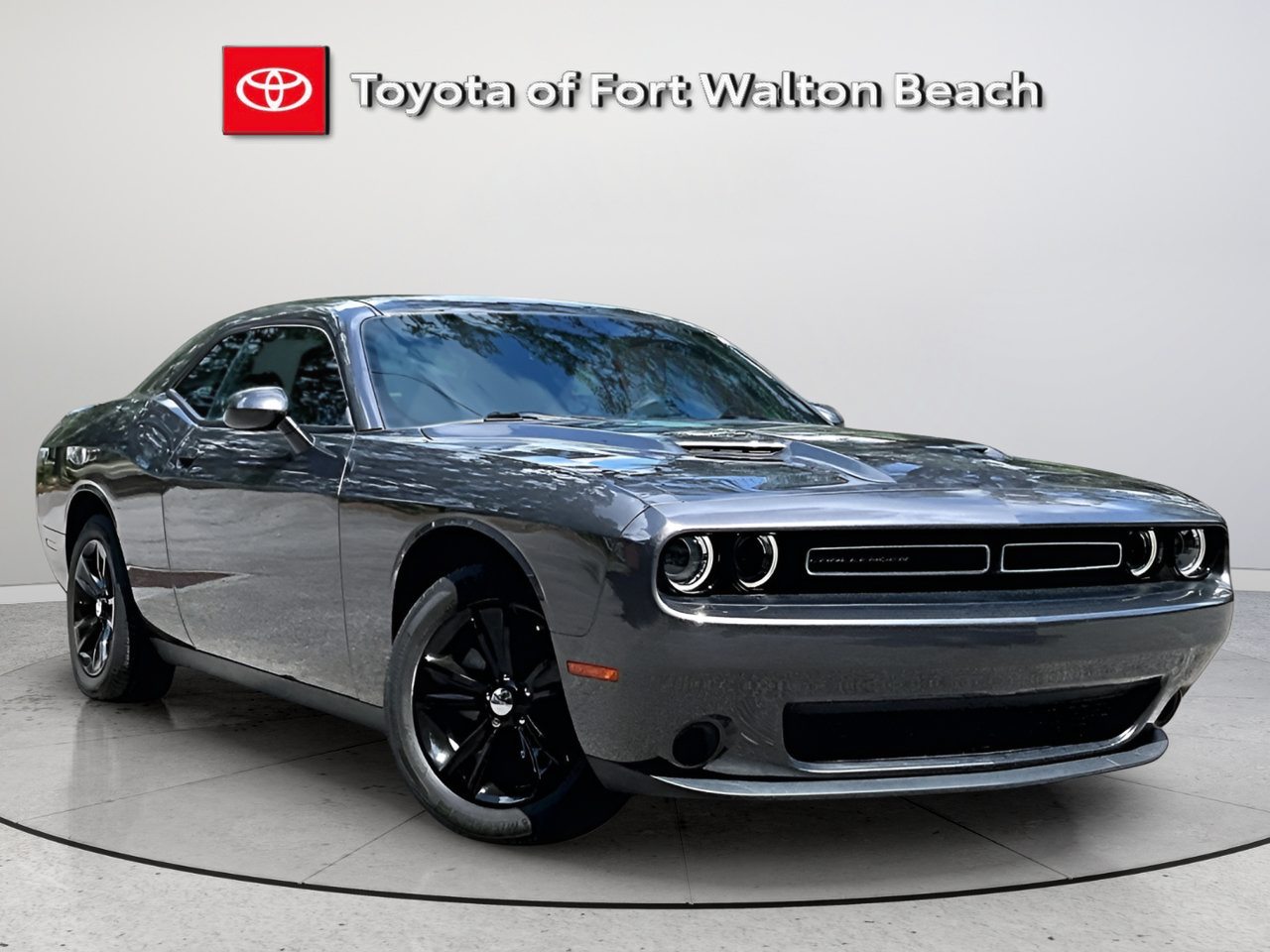 Used 2023 Dodge Challenger SXT RWD image 2
