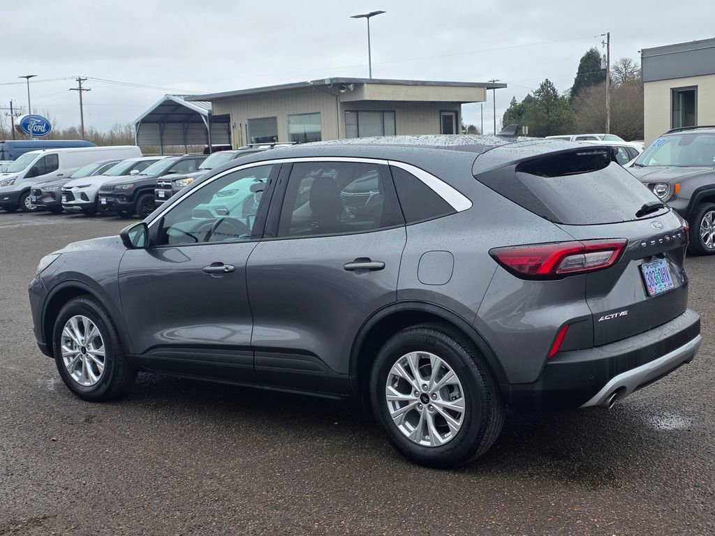 Used 2023 Ford Escape Active image 2
