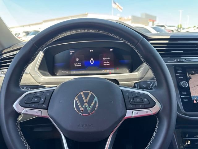 Used 2023 Volkswagen Tiguan SE w/ Panoramic Sunroof Package FWD image 26