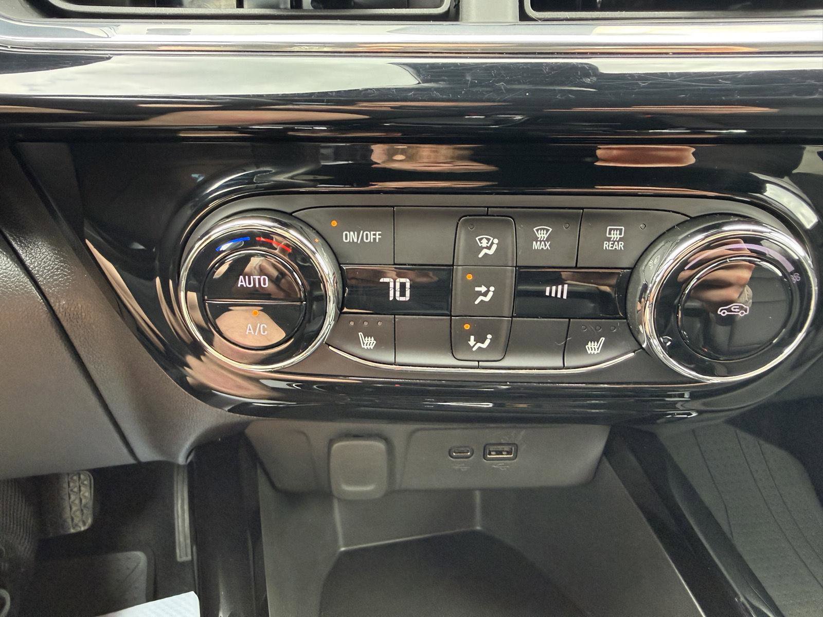 Used 2024 Chevrolet Trax RS w/ Driver Confidence Package image 29