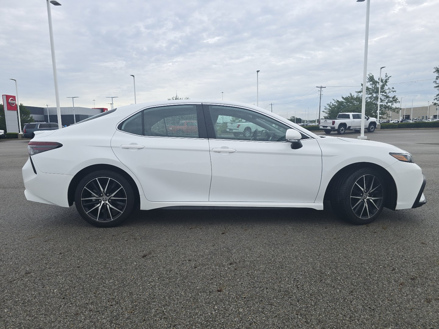 Used 2023 Toyota Camry SE FWD image 17