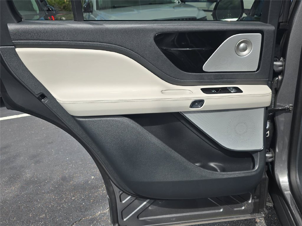 New 2027 Lincoln Aviator Reserve w/ Luxury Package RWD image 11