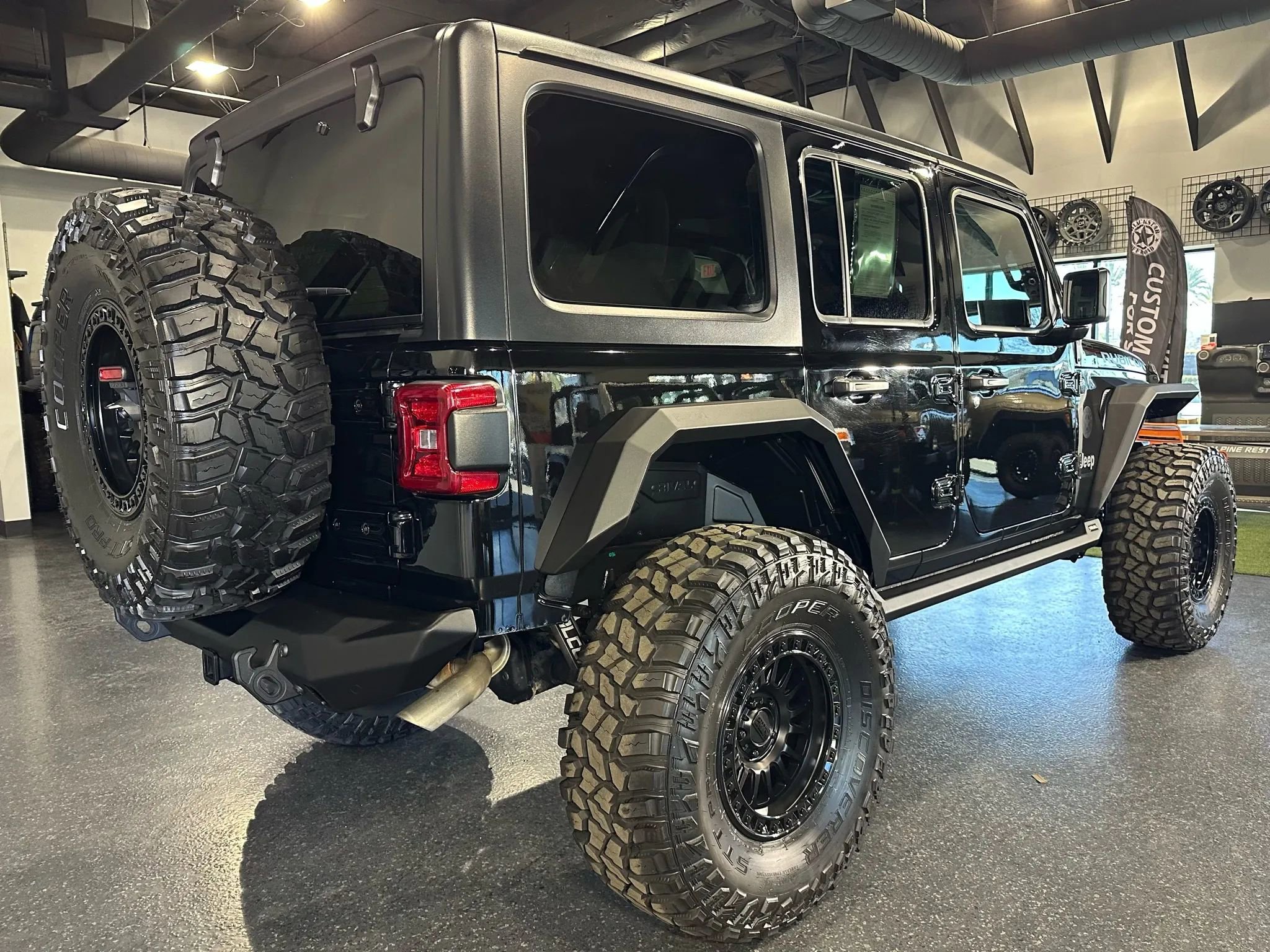 Used 2024 Jeep Wrangler Unlimited Rubicon image 14