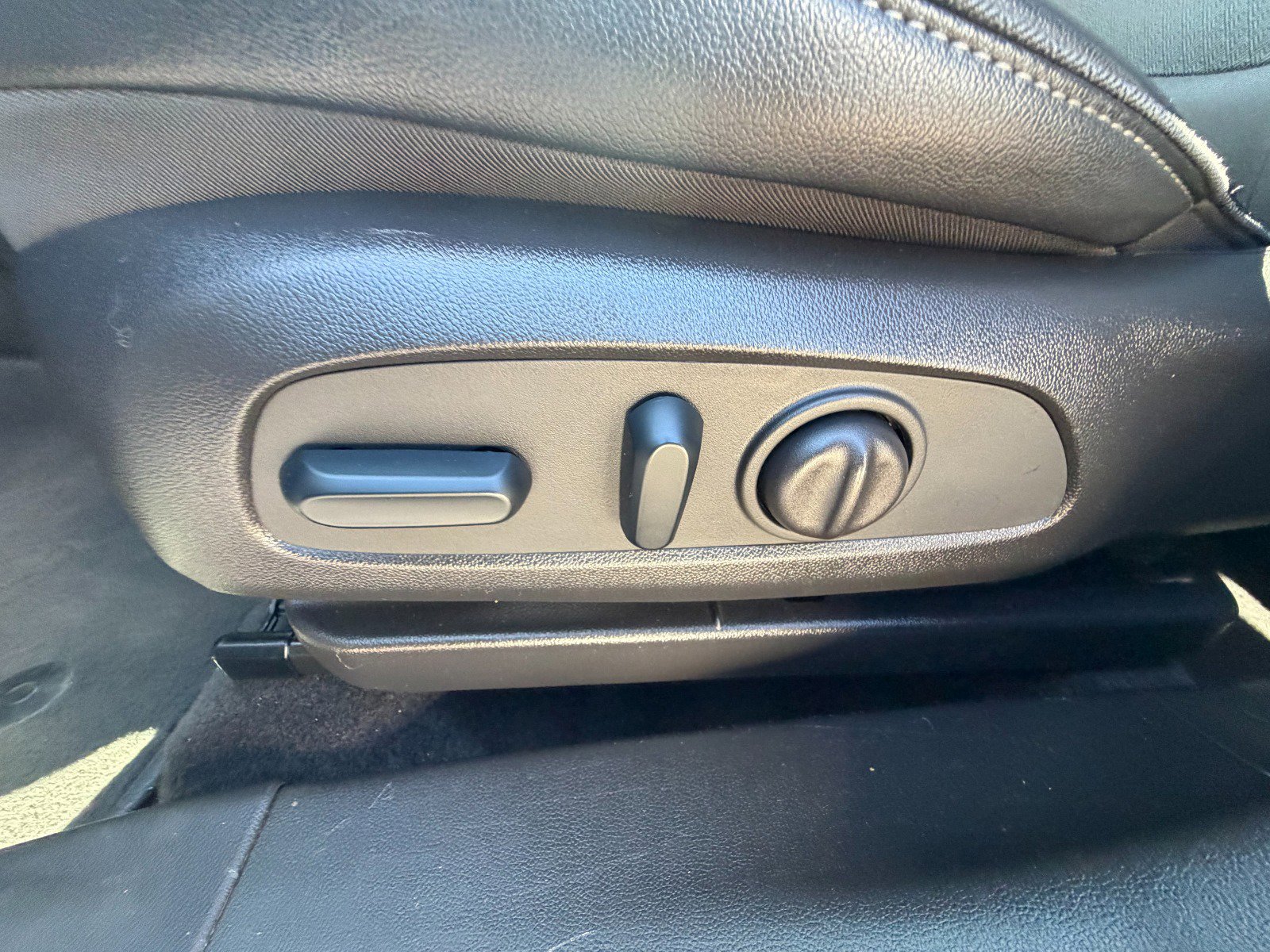 Certified 2023 Buick Encore GX Select w/ Sport Touring Package FWD image 6