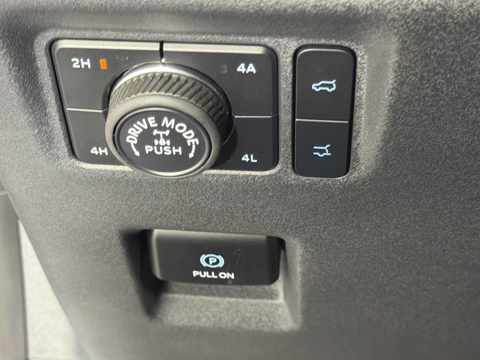 Used 2025 Ford Expedition Tremor AWD/4WD image 35