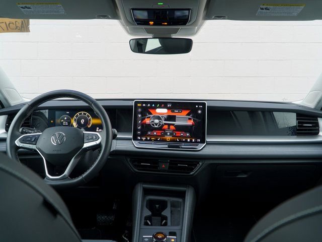 Used 2025 Volkswagen Tiguan SE w/ Panoramic Sunroof Package image 21
