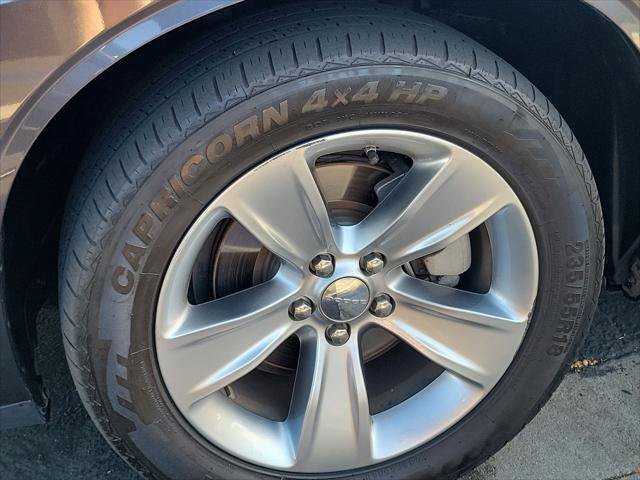 Certified 2022 Dodge Challenger SXT RWD image 5