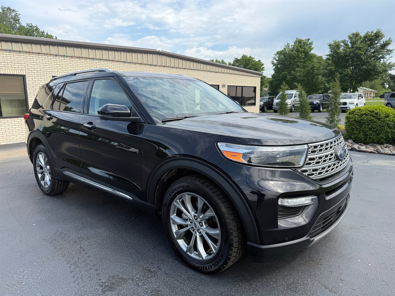 Used 2022 Ford Explorer Limited w/ Class IV Trailer Tow Package AWD/4WD image 5