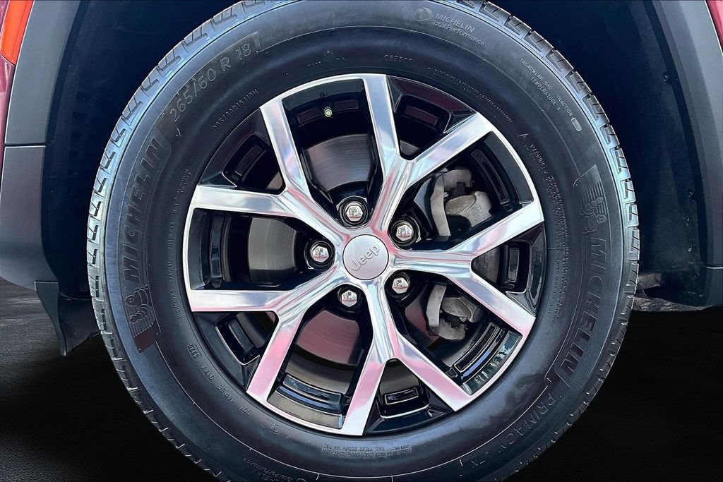 Used 2025 Jeep Grand Cherokee L Limited RWD image 9