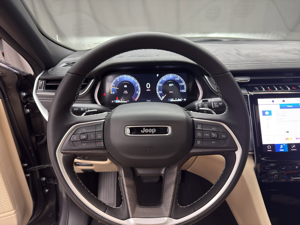 New 2025 Jeep Grand Cherokee Limited w/ Luxury Tech Group II image 10