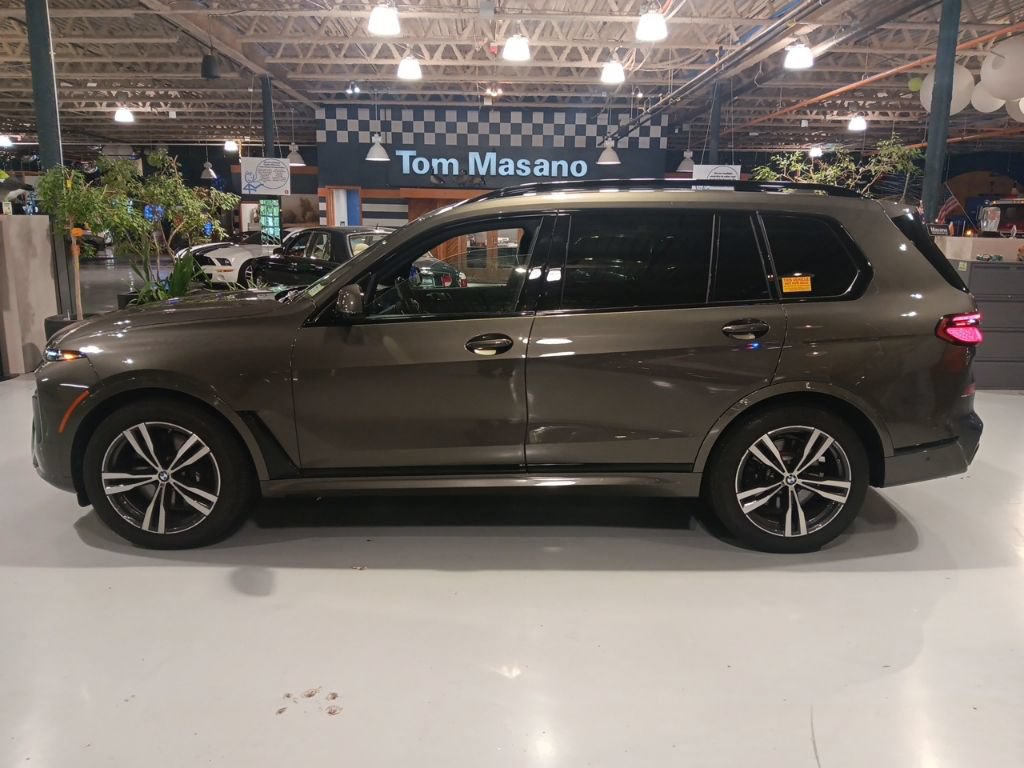 Certified 2024 BMW X7 xDrive40i w/ M Sport Package AWD/4WD image 9