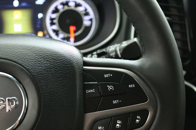 Used 2022 Jeep Cherokee Limited AWD/4WD image 16
