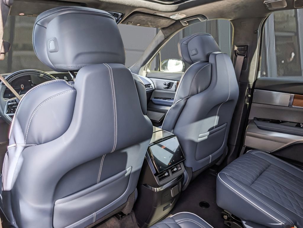 New 2026 Cadillac Vistiq Premium Luxury AWD/4WD image 16