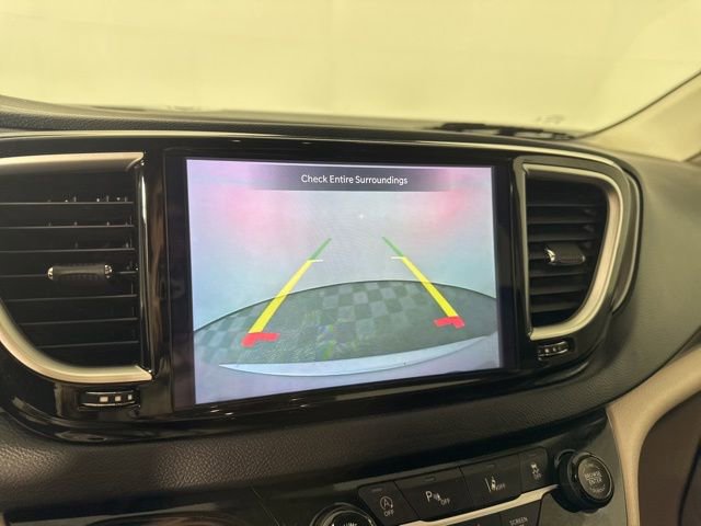 Used 2023 Chrysler Pacifica Touring-L image 46