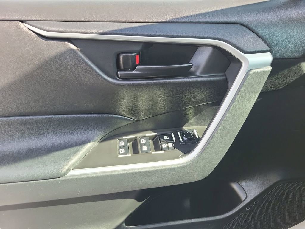 Used 2023 Toyota RAV4 LE image 27