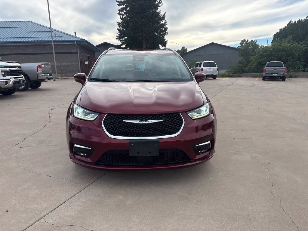 Used 2021 Chrysler Pacifica Touring-L FWD image 2