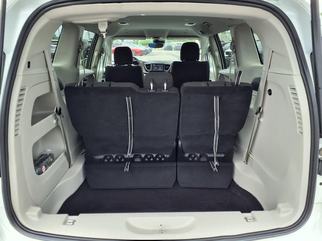 Used 2023 Chrysler Voyager LX FWD image 24