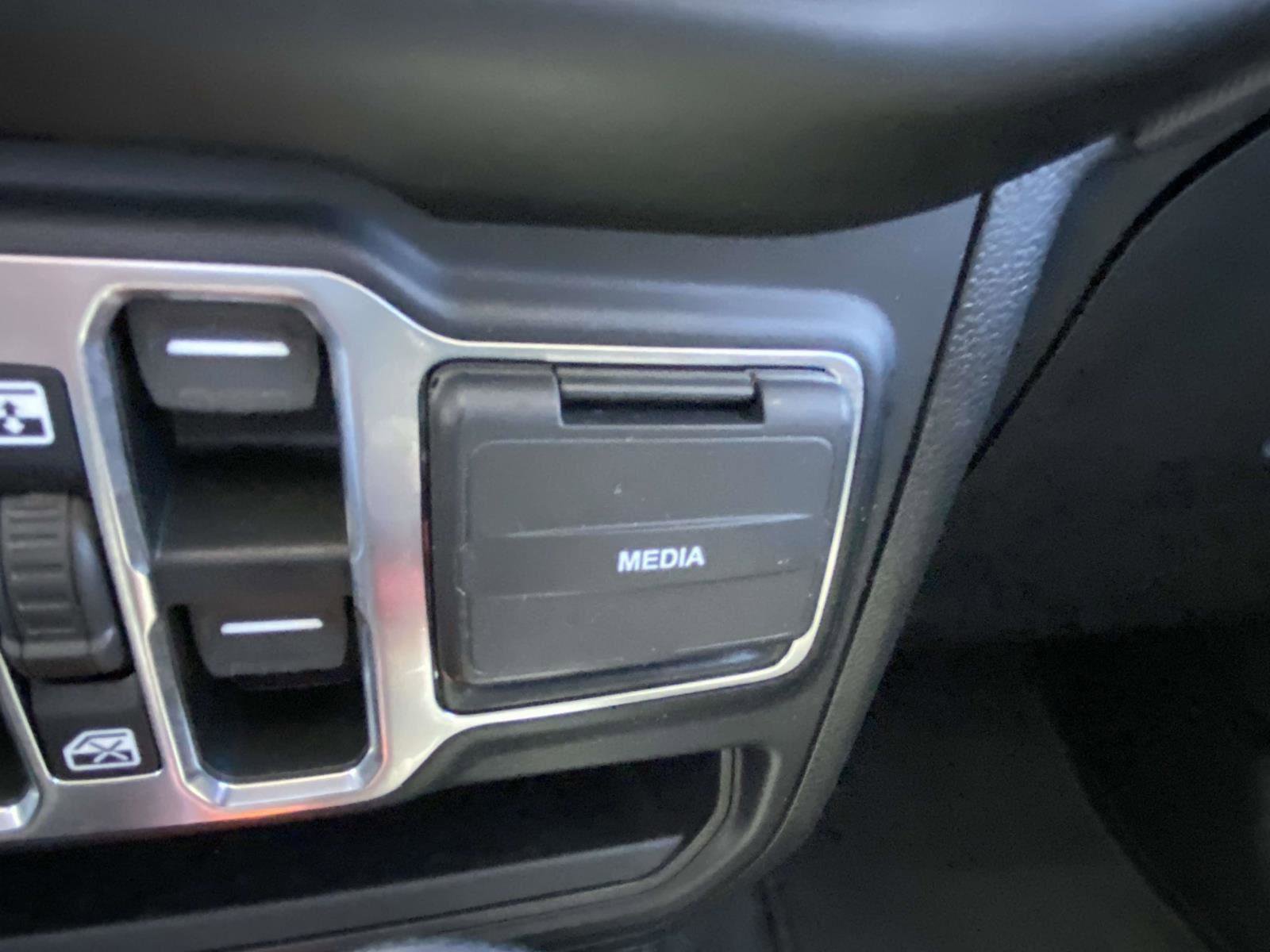 Used 2021 Jeep Gladiator Willys image 5