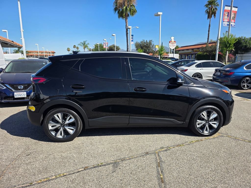 Used 2022 Chevrolet Bolt EUV LT w/ Convenience Package FWD image 4