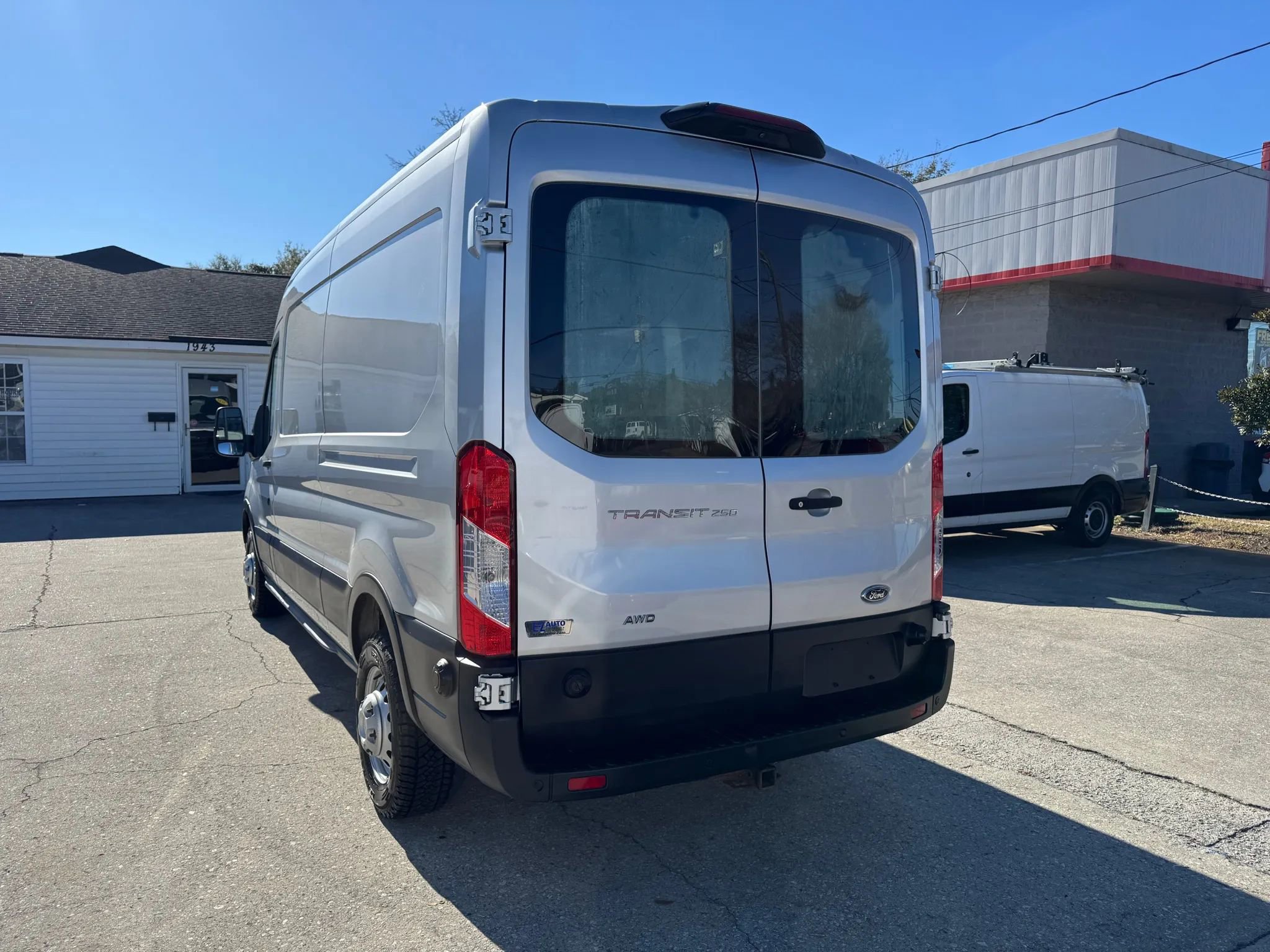 Used 2020 Ford Transit 250 Medium Roof AWD image 10