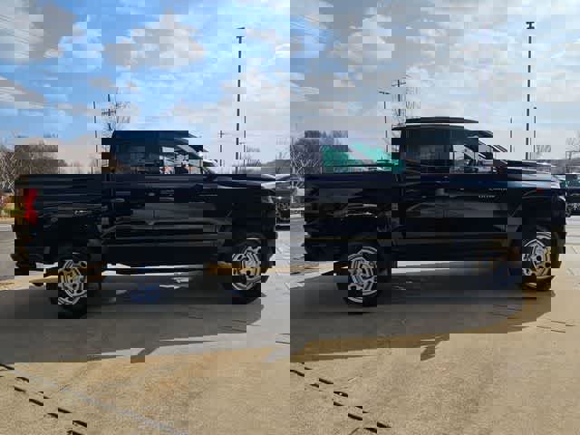 Used 2024 Chevrolet Colorado W/T RWD image 9