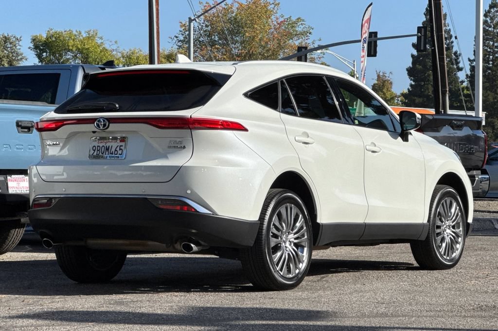 Certified 2022 Toyota Venza XLE AWD/4WD image 3