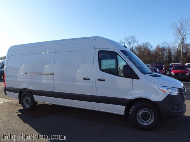 Used 2024 Mercedes-Benz Sprinter 2500 image 2