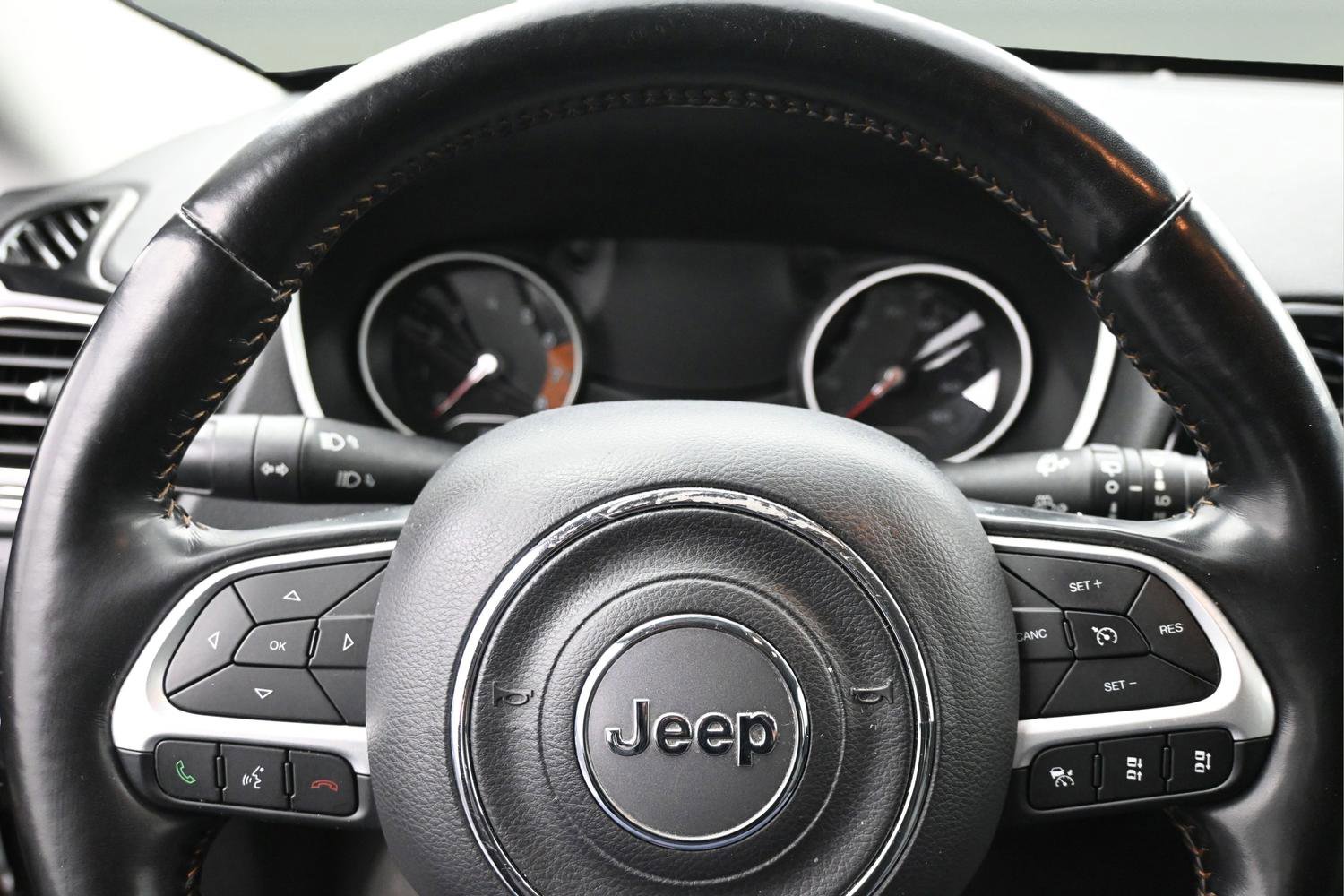 Used 2021 Jeep Compass Limited image 39