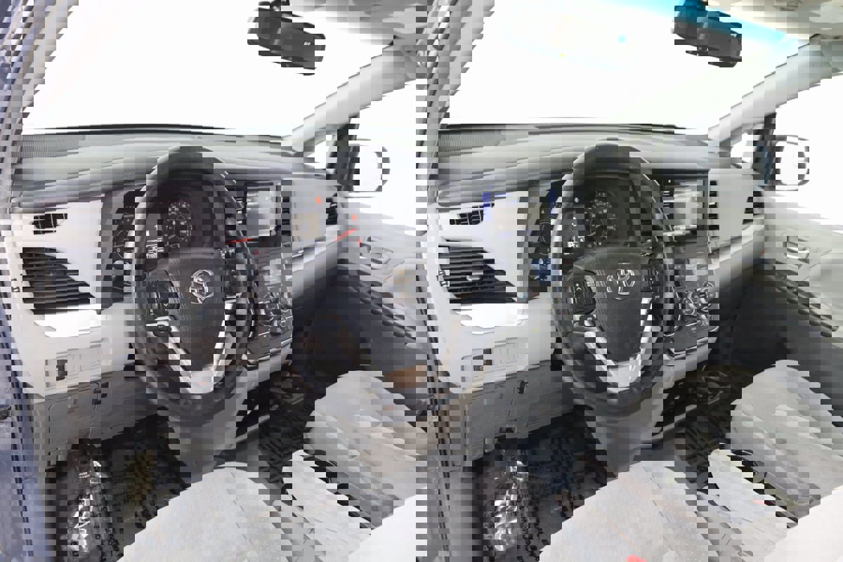 Used 2016 Toyota Sienna LE image 22