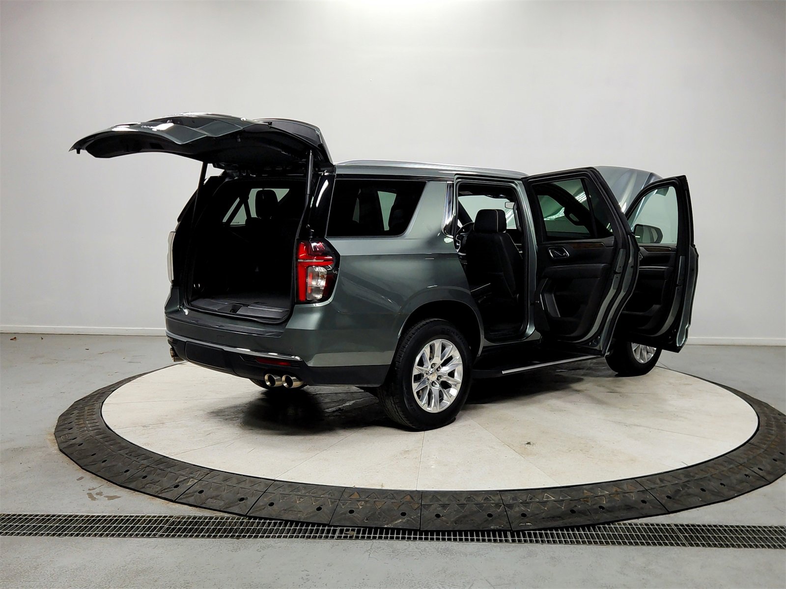 Used 2024 Chevrolet Tahoe Premier image 15