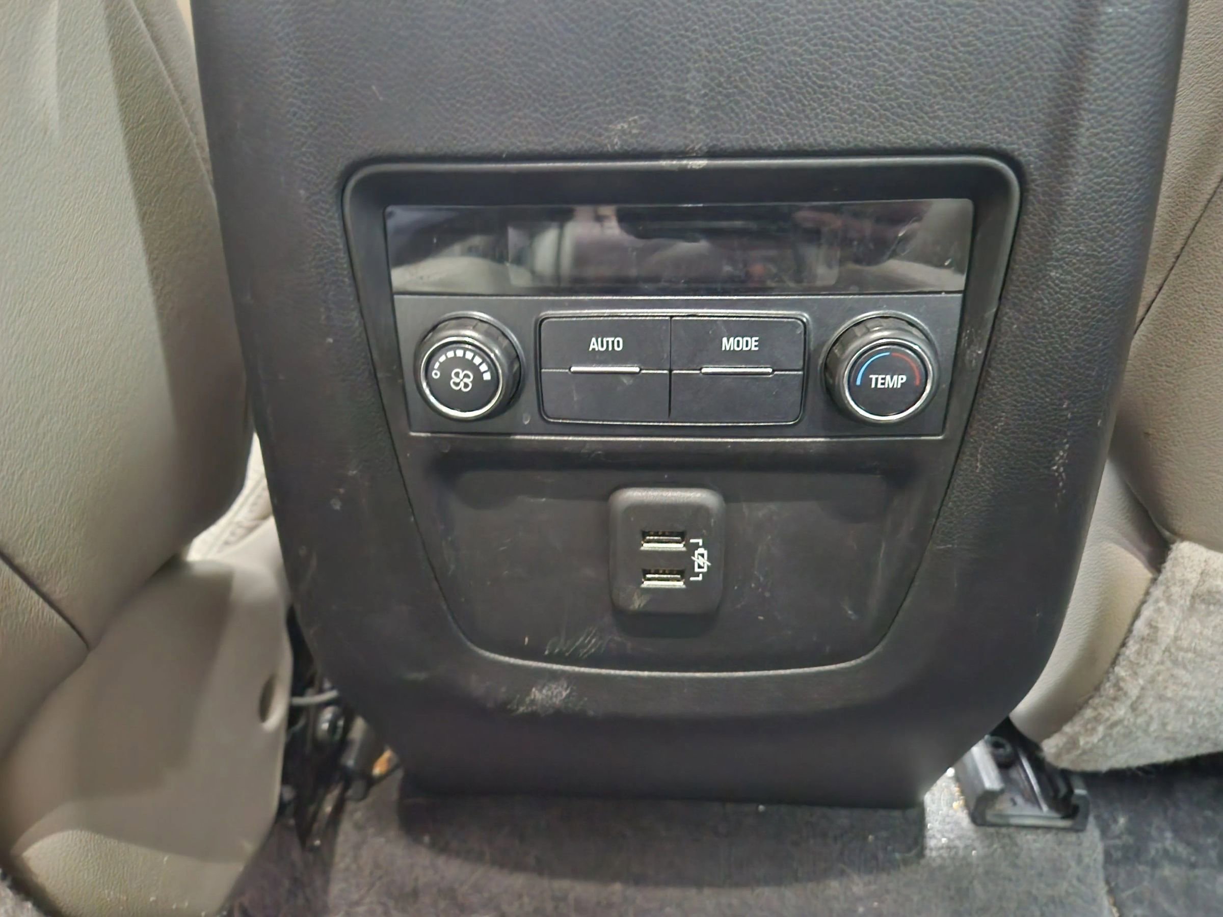 Used 2019 Buick Enclave Essence image 37
