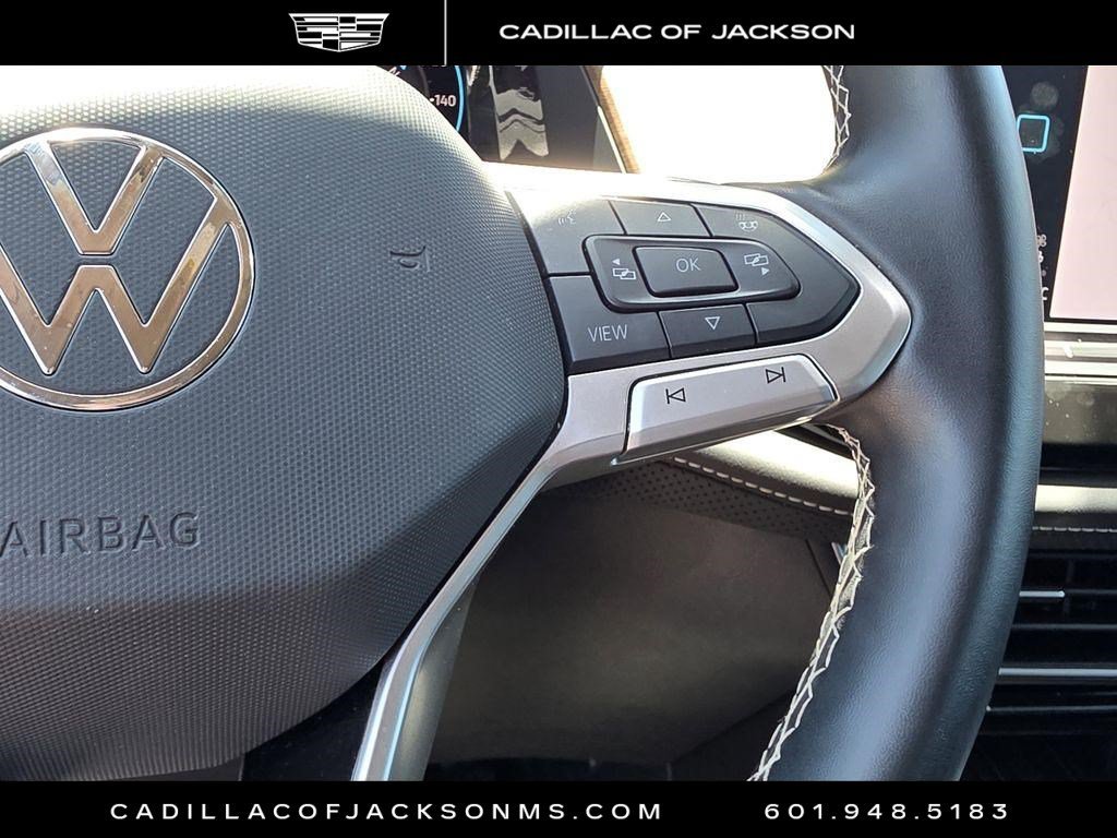 Used 2025 Volkswagen Atlas SE FWD image 11