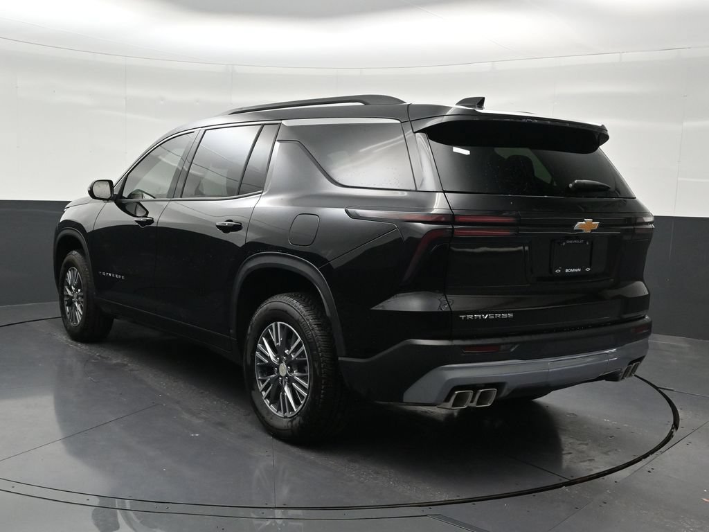 Used 2026 Chevrolet Traverse LT FWD image 3