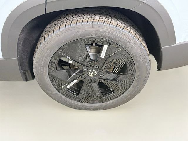 New 2026 Volkswagen Taos SE image 29