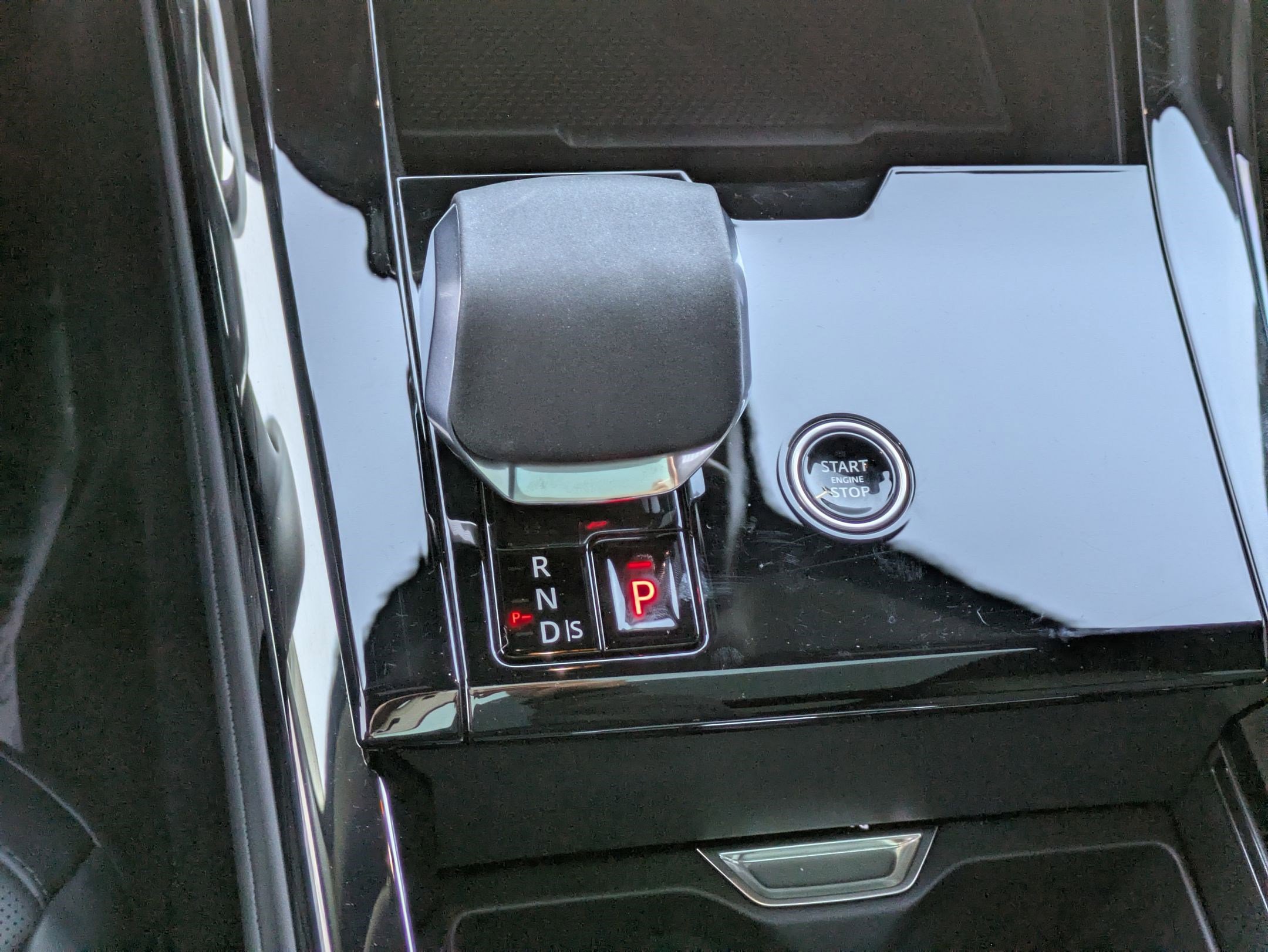 Used 2025 Land Rover Range Rover Sport SE image 25