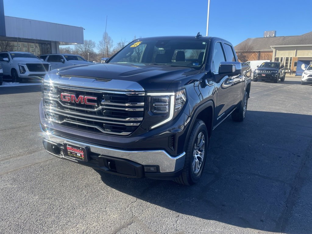 Used 2025 GMC Sierra 1500 SLT image 1