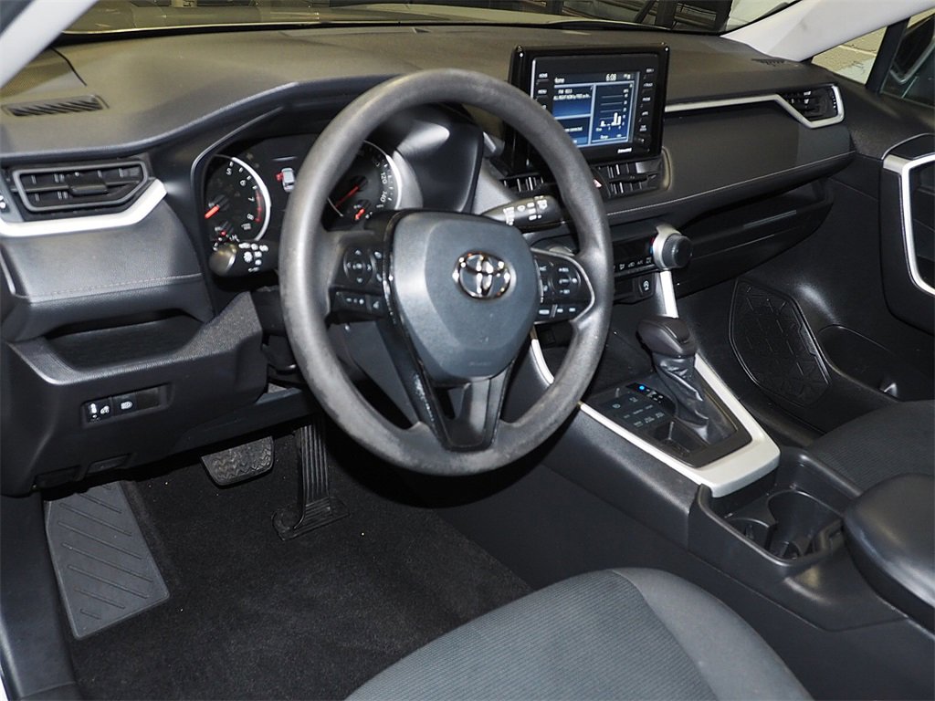 Used 2021 Toyota RAV4 LE image 5