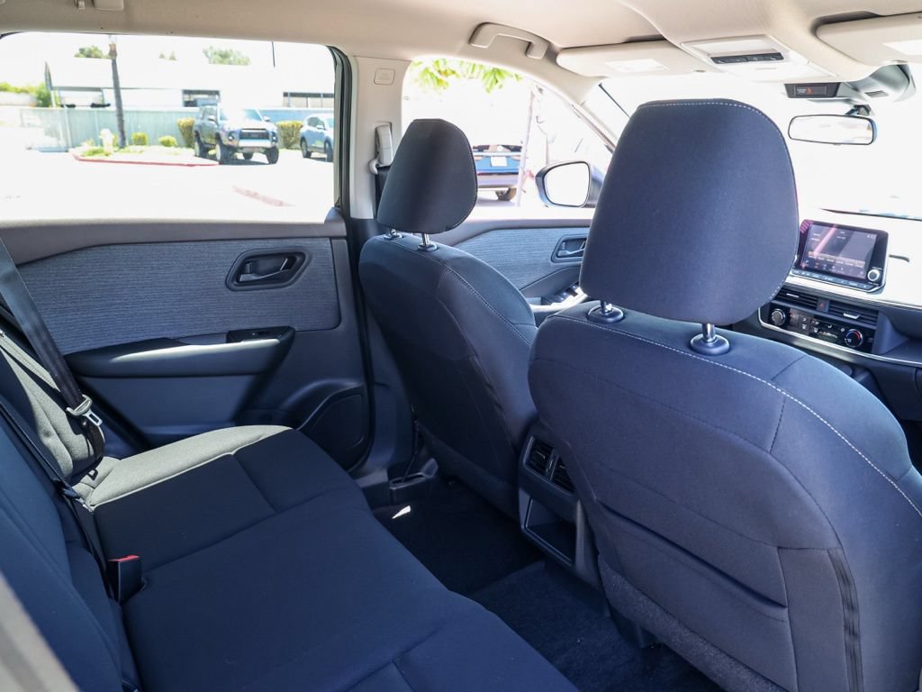 Used 2023 Nissan Rogue S FWD image 17