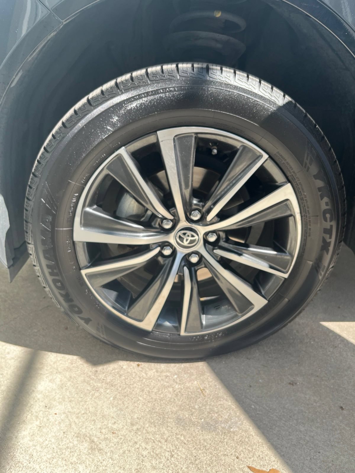 Used 2024 Toyota Venza LE AWD/4WD image 24